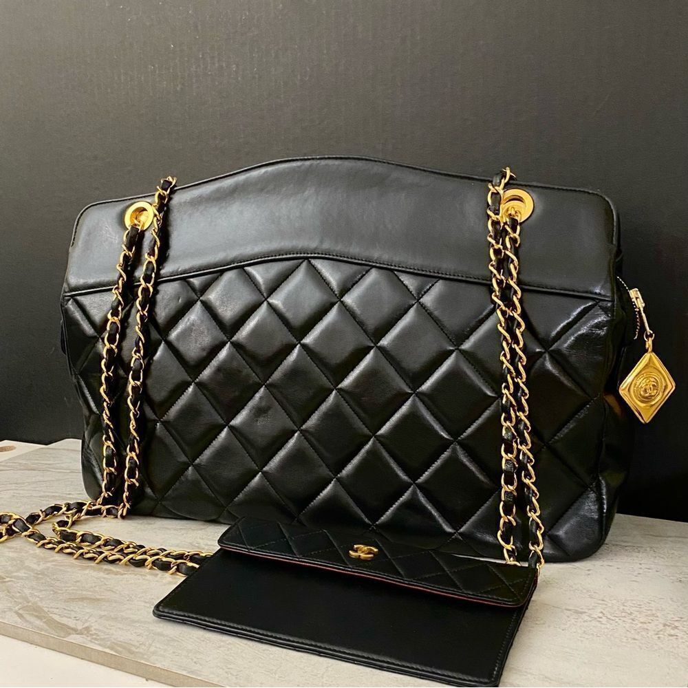 “ RARE “ CHANEL CC Lambskin Chain Shoulder Tote Bag